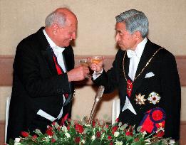 Emperor Akihito hosts banquet for Hungarian President Goncz